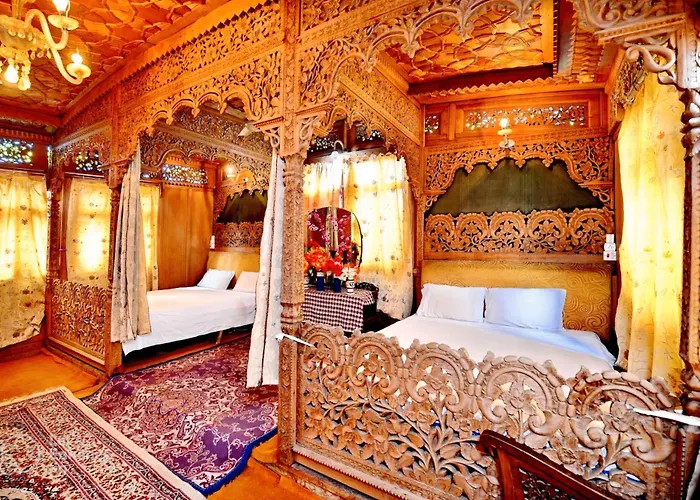 Amina Group Of Houseboats