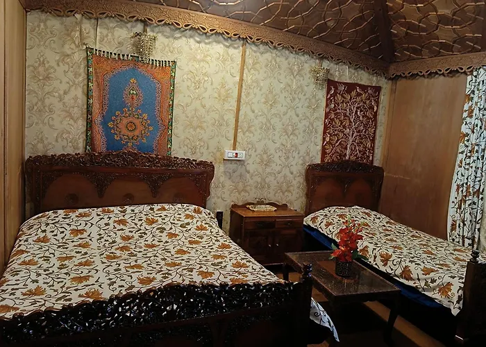 Amina Group Of Houseboats