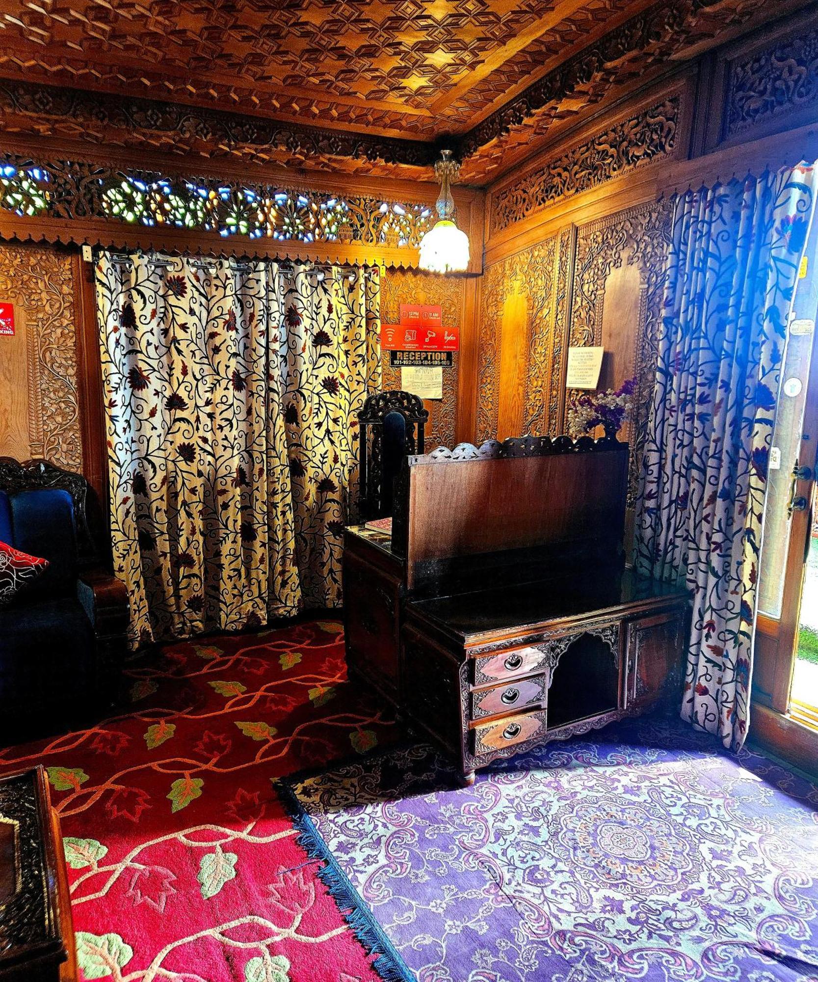 Botel Amina Group Of Houseboats Srinagar (Jammu and Kashmir)