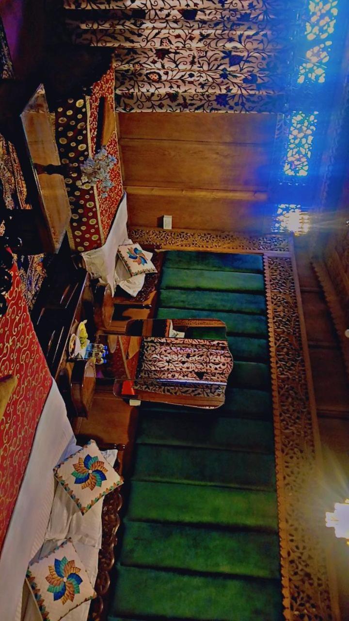 Amina Group Of Houseboats