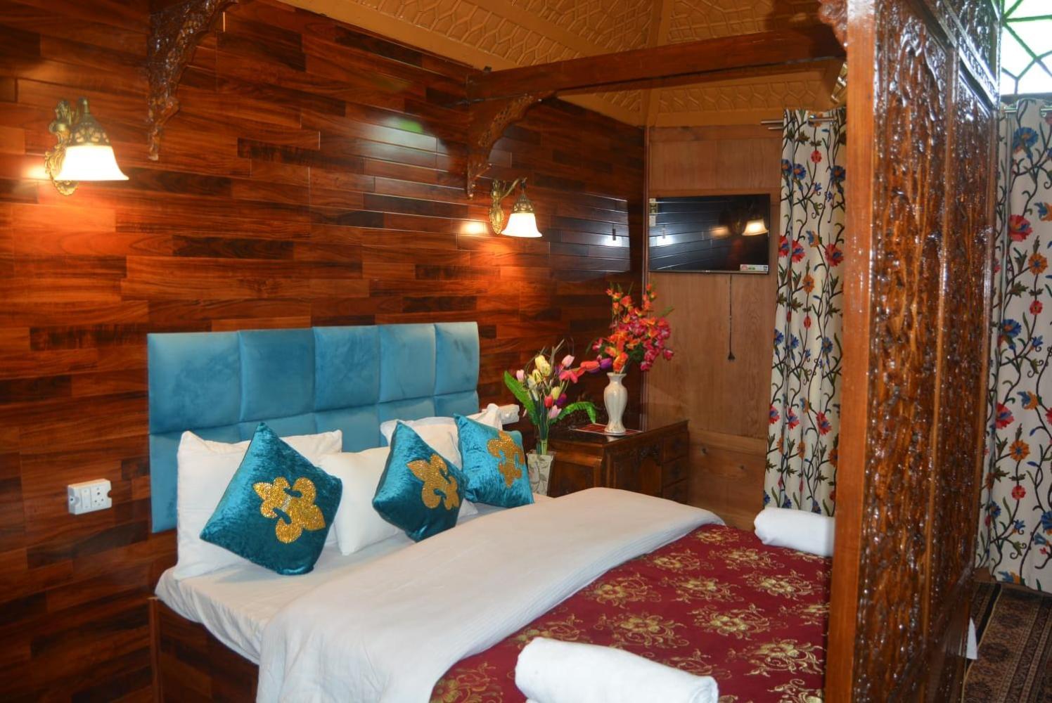 Amina Group Of Houseboats 4*