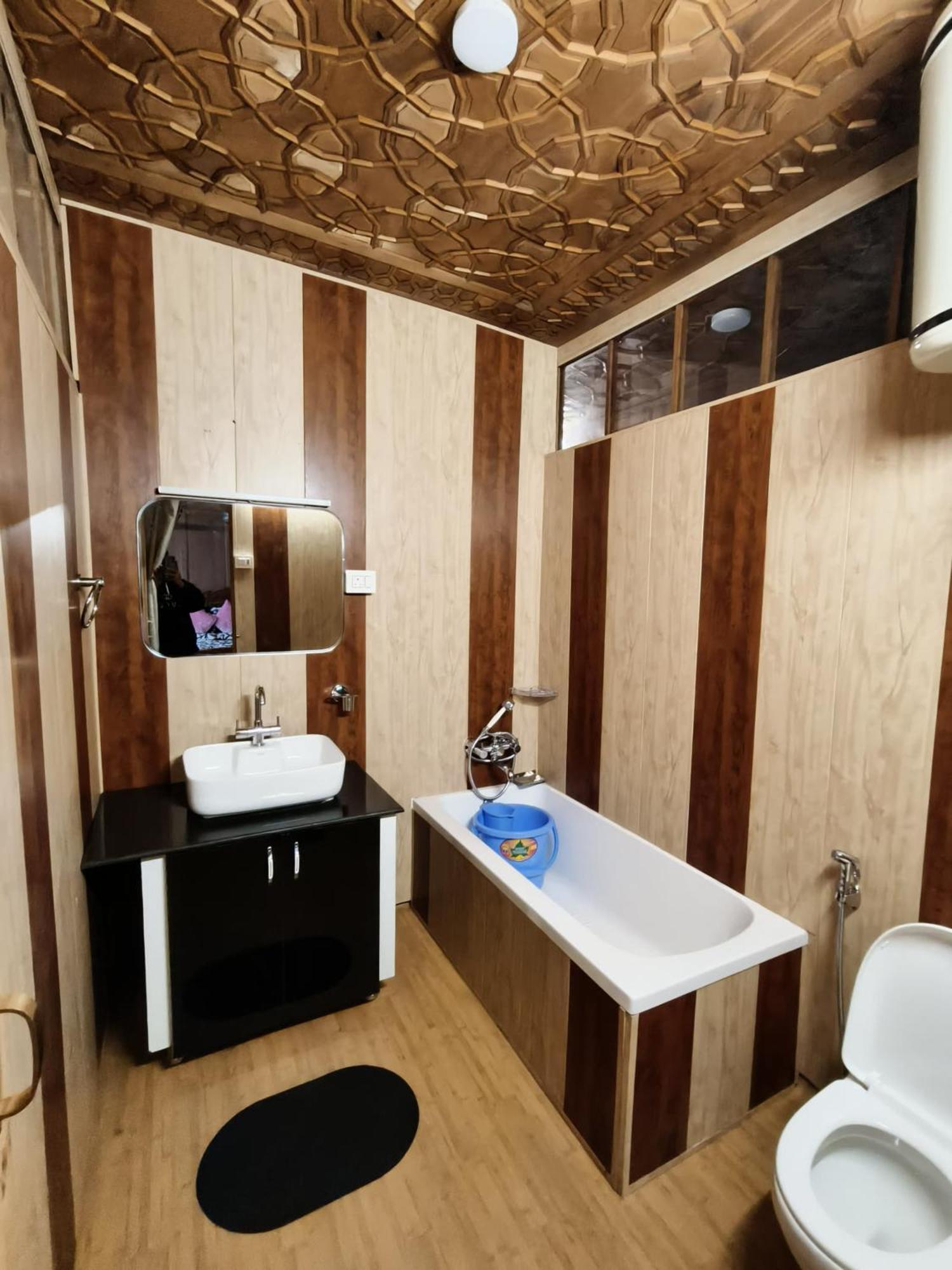 Amina Group Of Houseboats 4* Srinagar (Jammu and Kashmir)