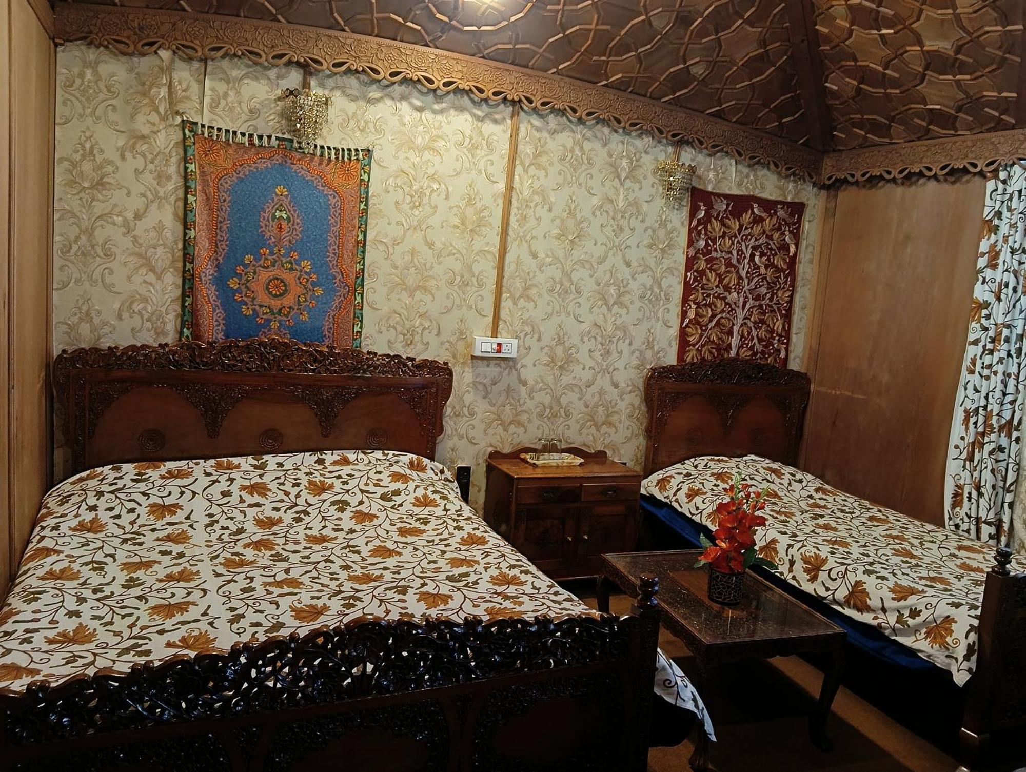 Botel Amina Group Of Houseboats 4*