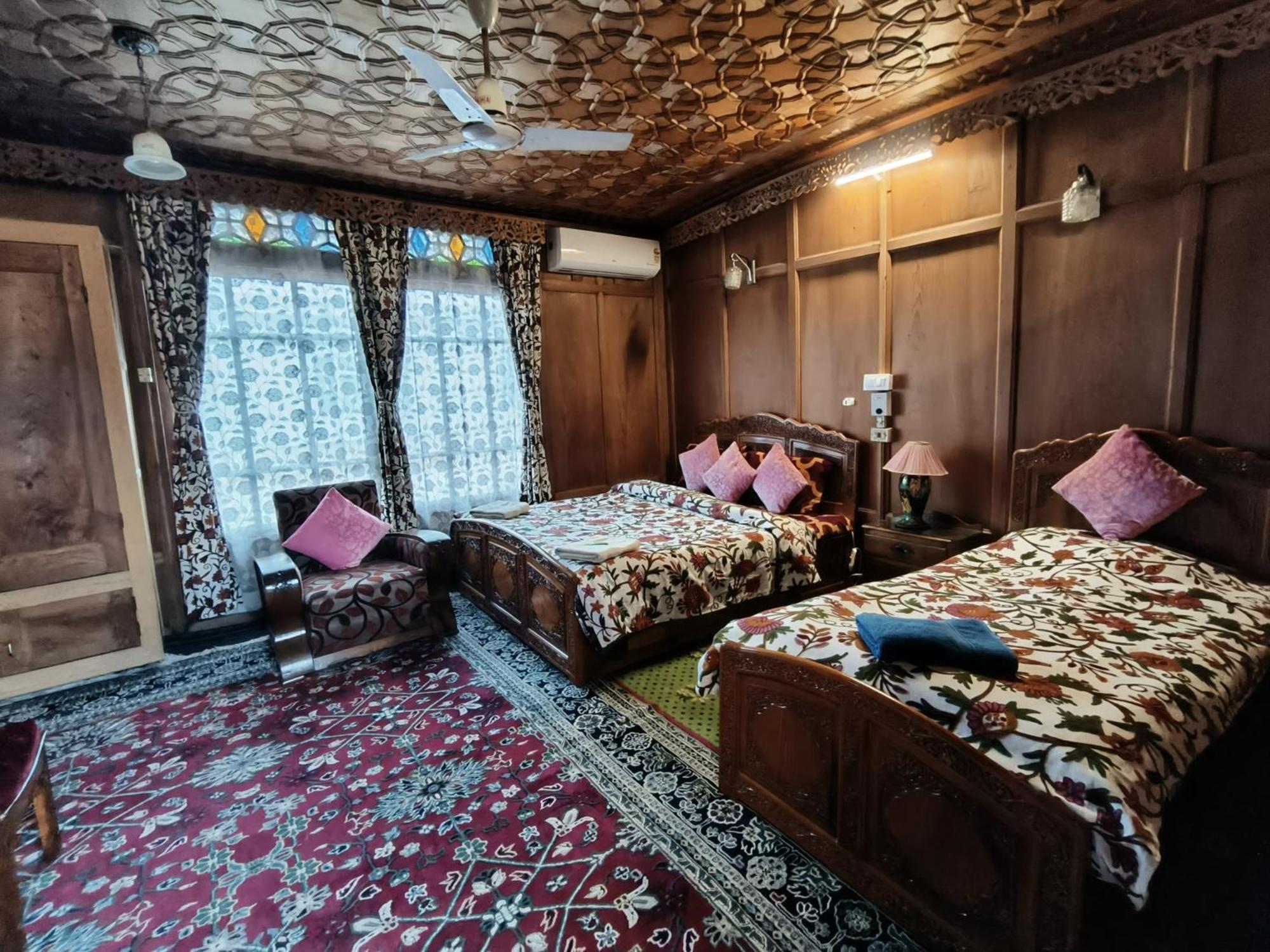 Amina Group Of Houseboats 4* Srinagar (Jammu and Kashmir)