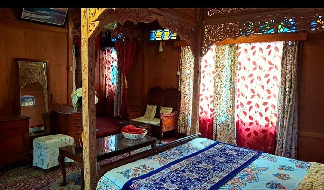 Amina Group Of Houseboats 4*