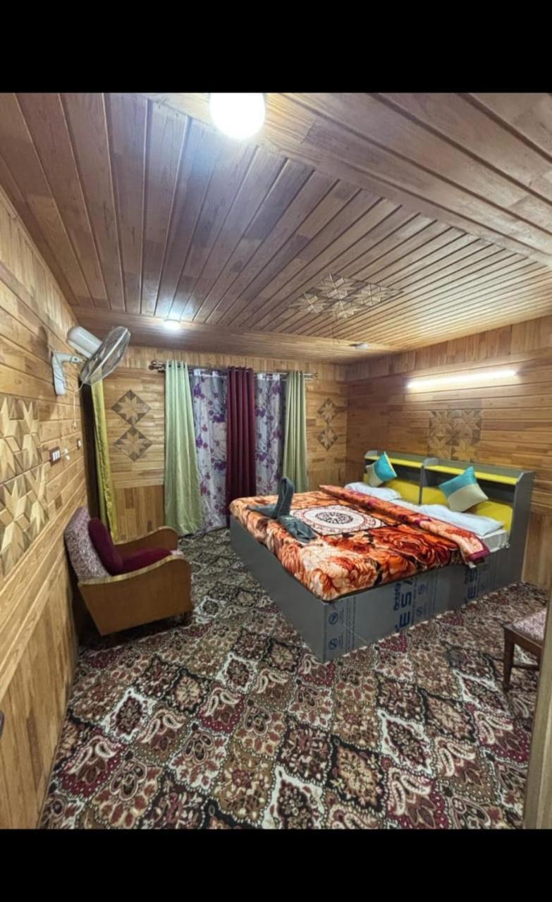 Amina Group Of Houseboats