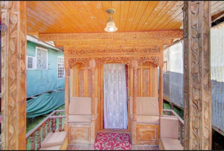 Amina Group Of Houseboats