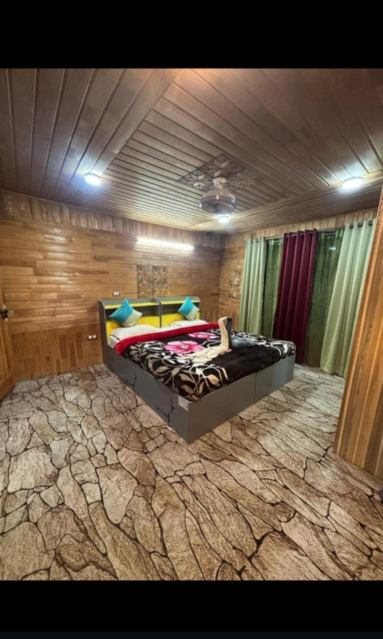 Amina Group Of Houseboats Botel 4*