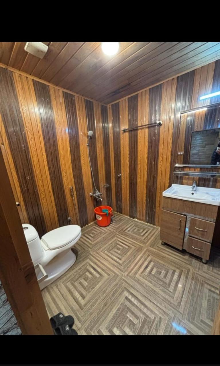 Amina Group Of Houseboats Botel